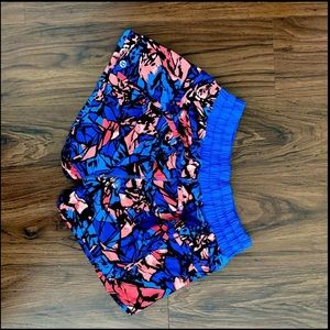 The brand is lulu lemon, size 8